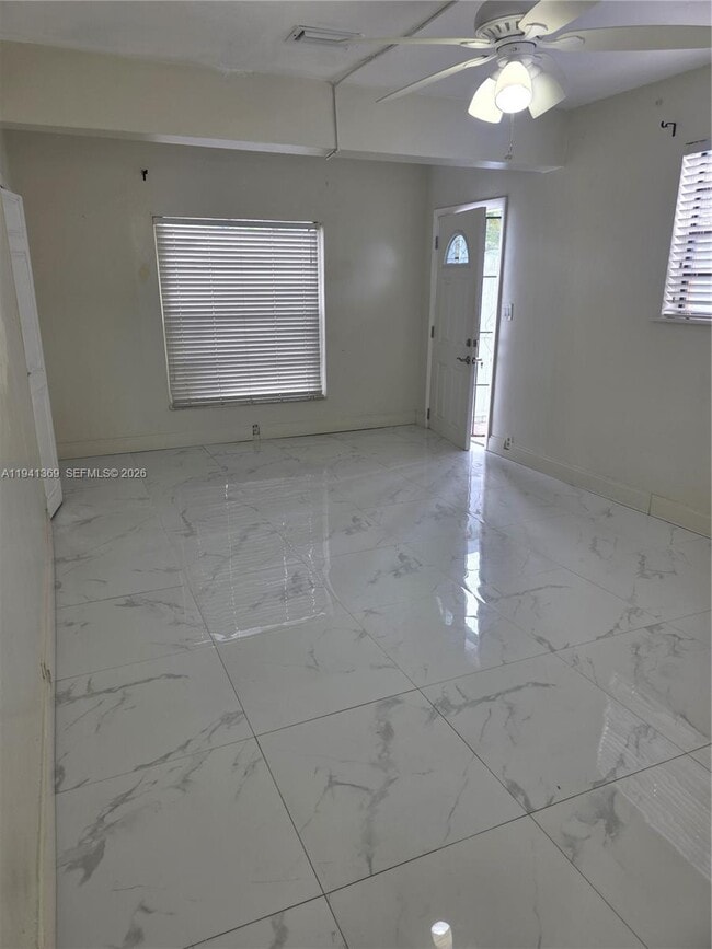 Foto del edificio - 4941 NW 12th Ct