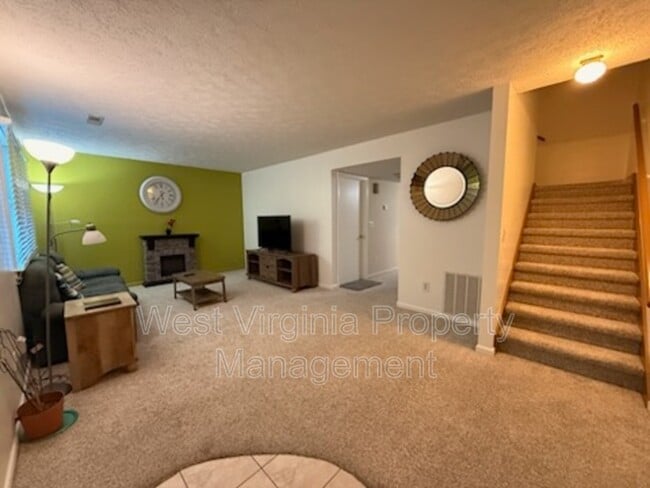 Building Photo - 406 Spruce Ln