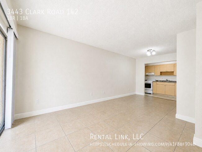Foto del edificio - 3443 Clark Rd
