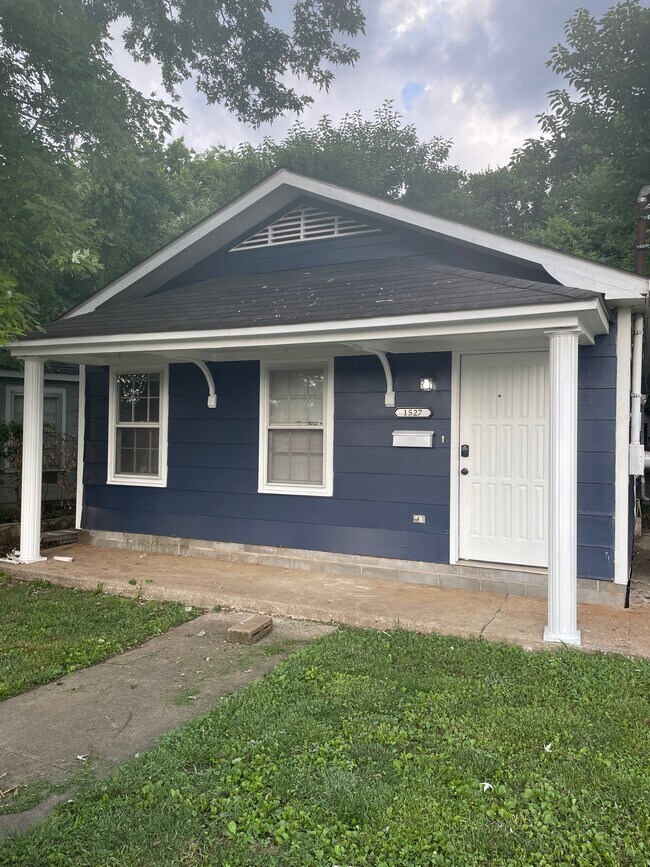 Frente - 1527 Kenton St