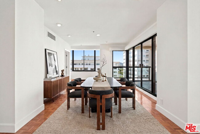 Foto del edificio - 10724 Wilshire Blvd