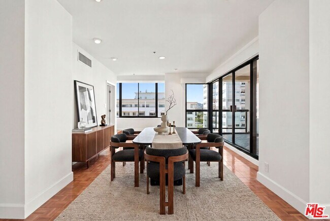 Building Photo - 10724 Wilshire Blvd