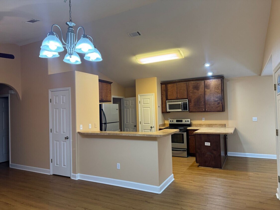 Foto del edificio - Updated 3 Bedroom House for Rent in Wakulla Gardens