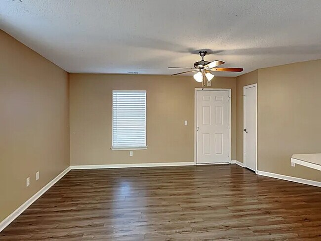 Foto del edificio - 5049 Parade Ln SW