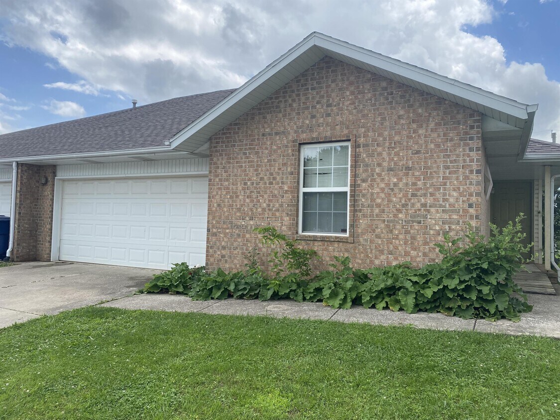 813 Foxx Dr, Nixa, MO 65714 House Rental in Nixa, MO