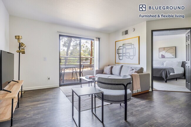 Building Photo - 10983 Bluffside Dr