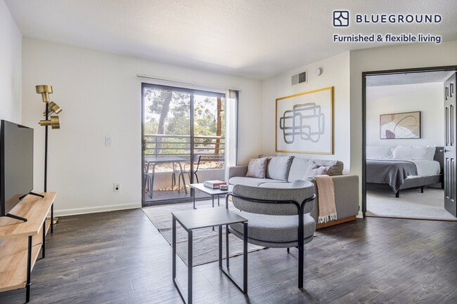 Building Photo - 10983 Bluffside Dr