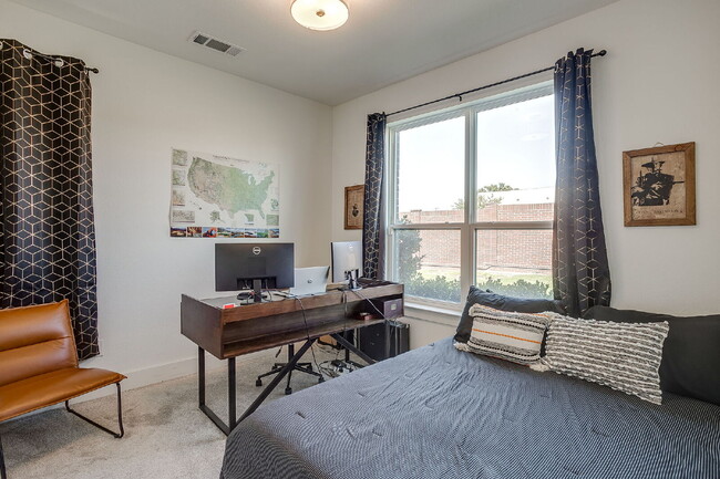 Building Photo - Newly Constructed Townhome Just Steps Off ...
