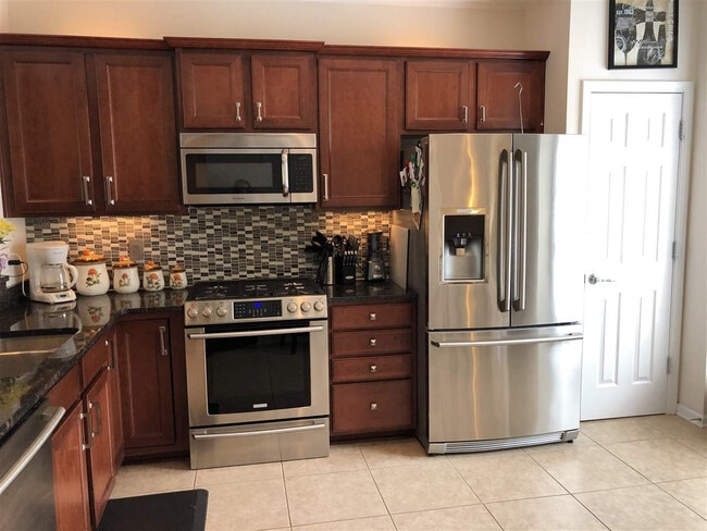 Foto del edificio - Room in Townhome on Macedonia Lake Dr