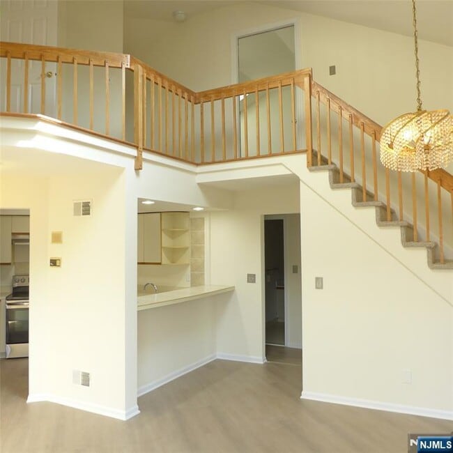 Building Photo - 233 Village Cir Dr