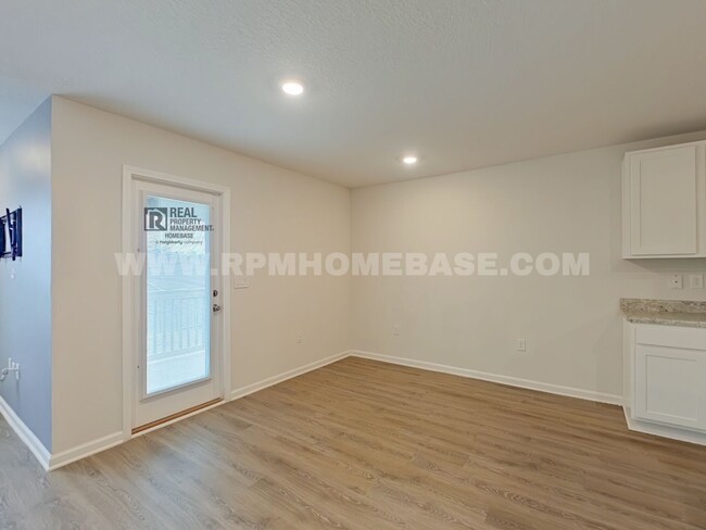 Building Photo - READY FOR MOVE-IN! | SPACIOUS CRESTVIEW HO...