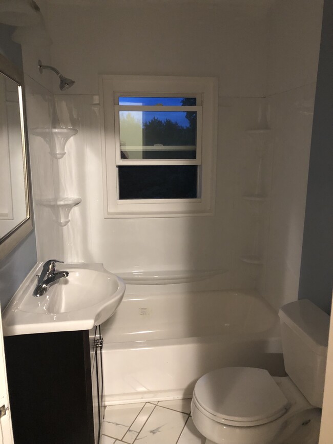 Full bath - 10311 Kinsman Rd