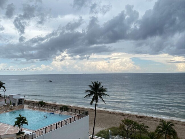 Building Photo - 4250 Galt Ocean Dr