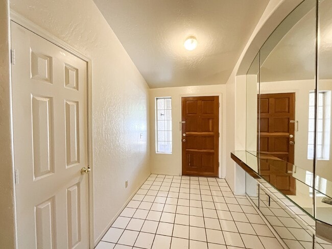 Building Photo - 3203 W Thude Dr