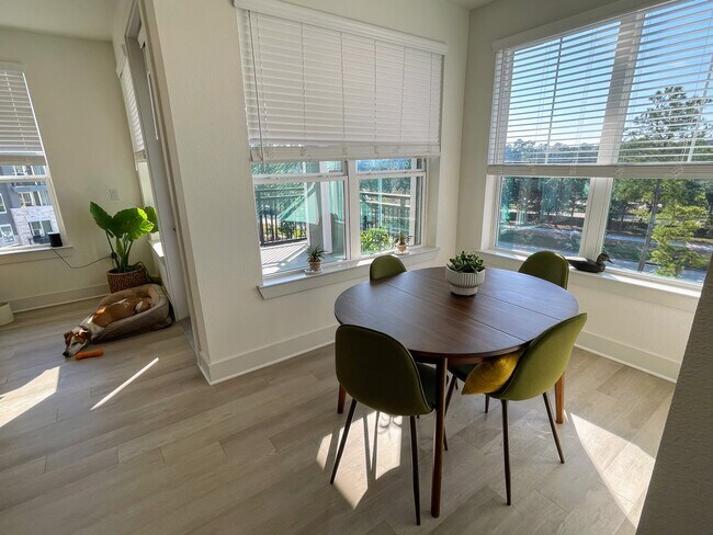 Dining area looking out over green space - 8440 Creekside Green Dr