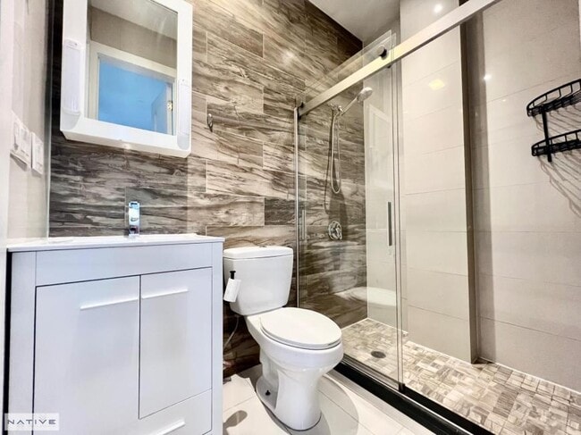 Building Photo - 3 bedroom in Brooklyn NY 11222