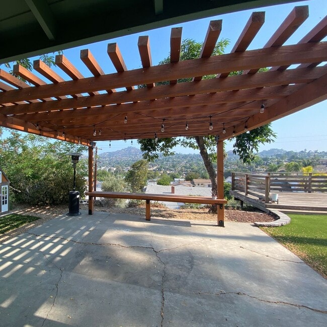 Building Photo - Fabulous House w/Great Backyard w/View and A/C in Casa De Oro!