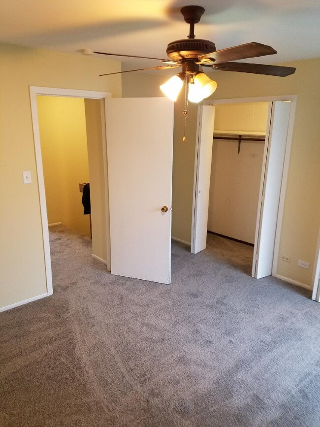 Building Photo - 487 Meadow Green Ln
