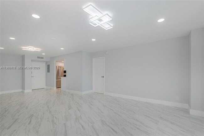 Foto del edificio - 3180 S Ocean Dr
