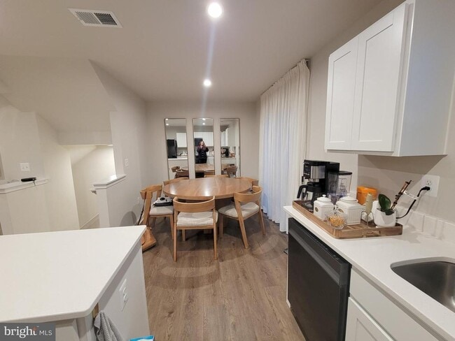 Foto del edificio - 2582 Laurel Pk Dr