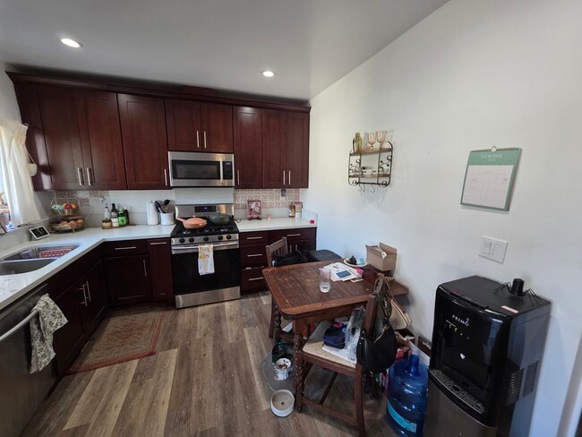 Building Photo - 1139 Loma Ave