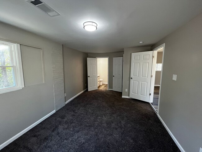 Building Photo - Spacious 4-Bedroom Home in South Columbus ...