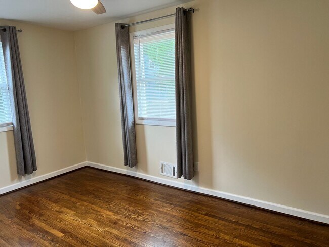 Foto del edificio - Newly Renovated Lovely 3BR/2 Bath Detached...