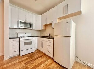 Building Photo - 4846 Rosewood Ave