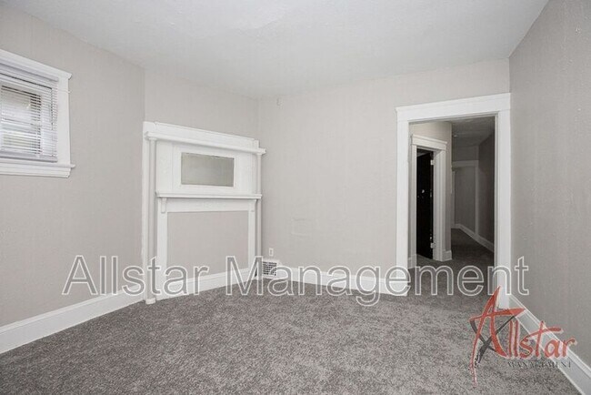 Building Photo - 800 E 95th St