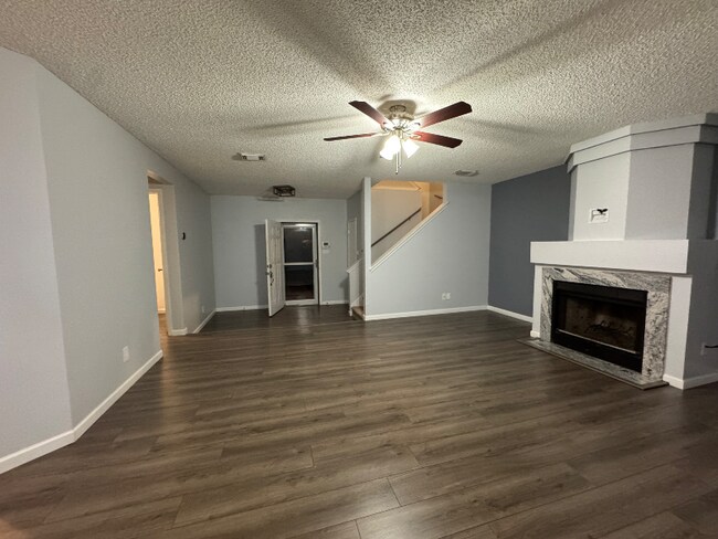 Foto del edificio - 15719 Persimmon Hill Dr