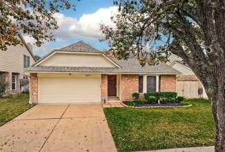 Building Photo - 2011 Creek Valley Ln