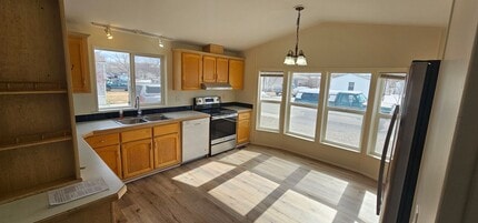 Building Photo - 63 Green Tree Dr