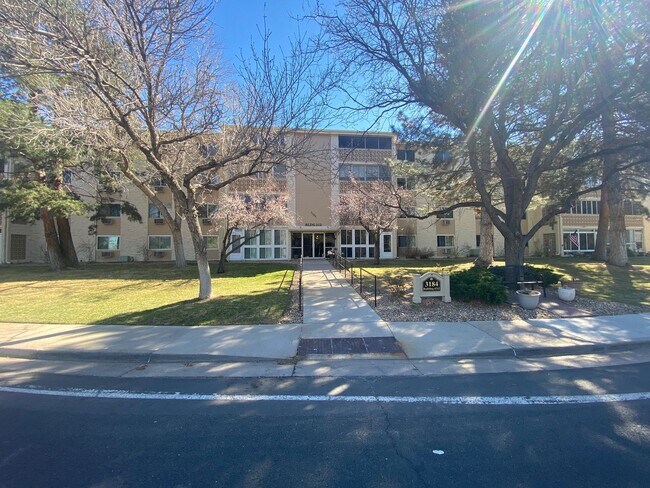 Building Photo - 2 Bedroom 1 Bath Condo in Heather Gardens