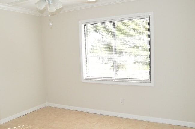 Building Photo - 26560 Southern Pines Dr