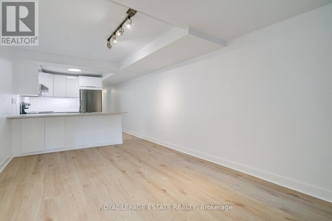 Building Photo - 155 Langley Ave
