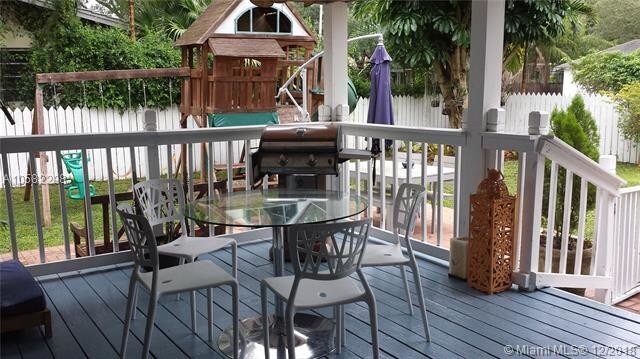 Foto del edificio - 275 NE 105th St