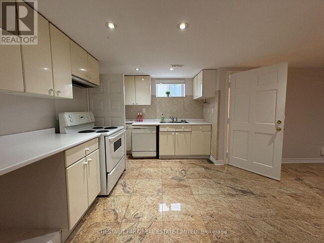 Building Photo - 93 Surrey Ave