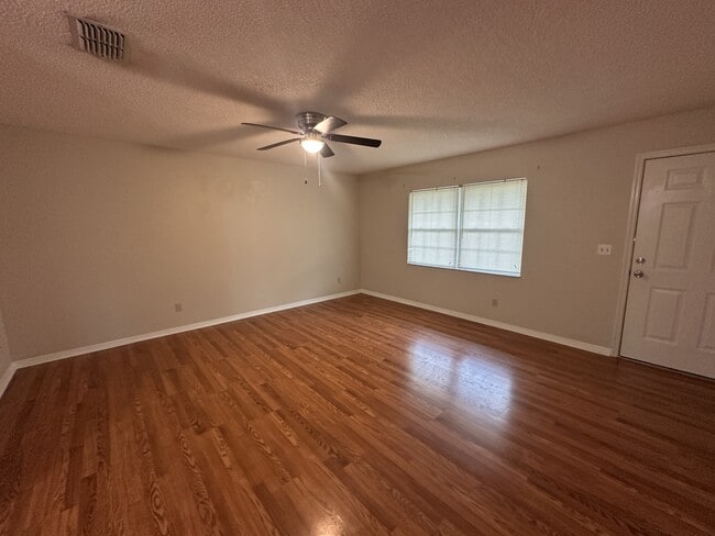 Foto del edificio - 30 Hemlock Terrace Dr