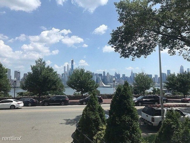 Building Photo - 2 br, 1 bath Apartment - 1 62nd Street 1F