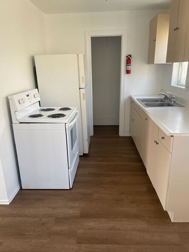 Building Photo - 305 Wisconsin St NE