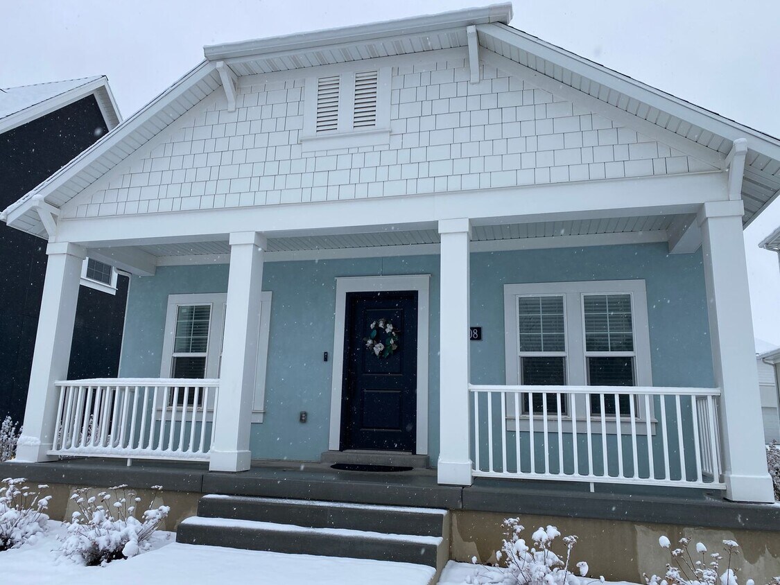 Primary Photo - Beautiful newer home in Daybreak