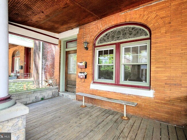 Building Photo - 833 South 49th St, Front