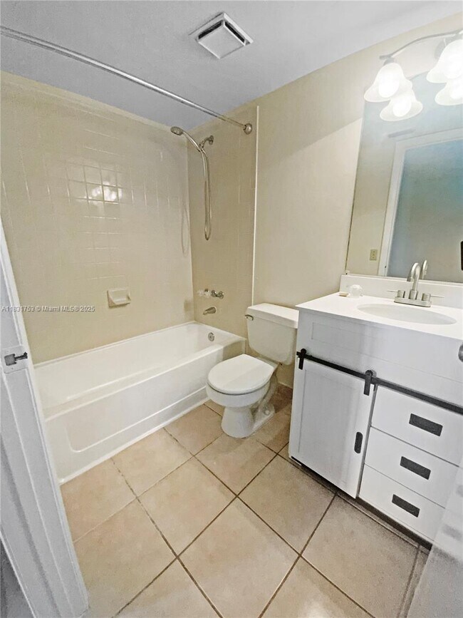 Foto del edificio - 400 Palm Cir W