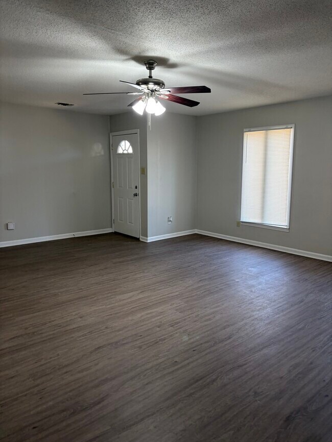 Foto del edificio - 6114 Butler Rd