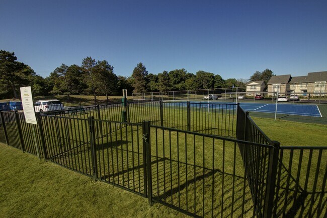 Foto del edificio - Cedar Lake Apartments & Townhomes