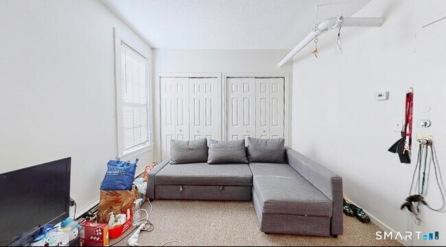 Building Photo - 666 Main St