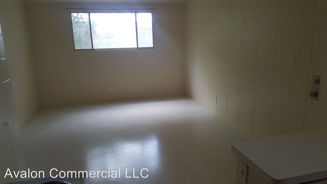 Building Photo - 807 N Vineyard Blvd