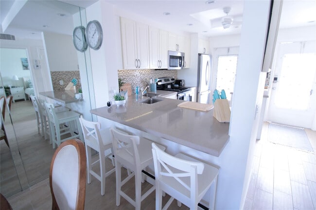 Building Photo - 440 Paradise Isle Blvd