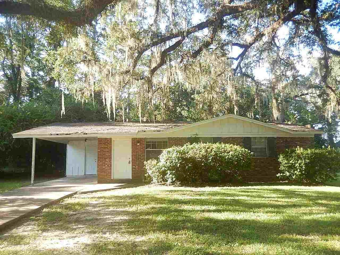 Primary Photo - 2341 Yorkshire Dr