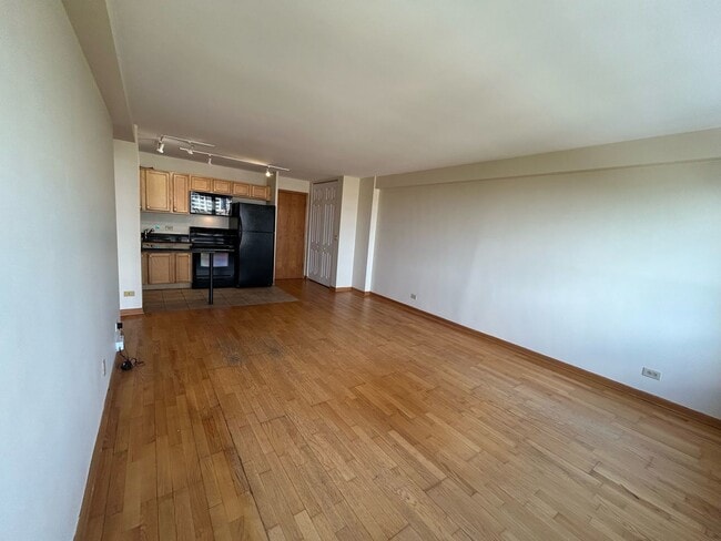 Building Photo - 4180 N Marine Dr